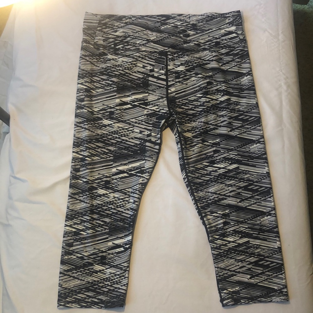 Fabletics Capri bottoms
